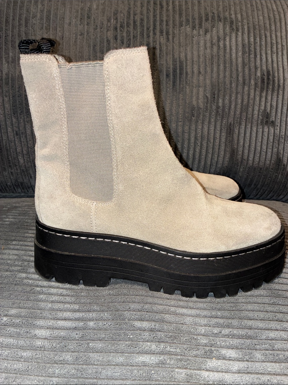 Marc Fisher LTD Light Gray Suede Platform Chelsea Boot size 8